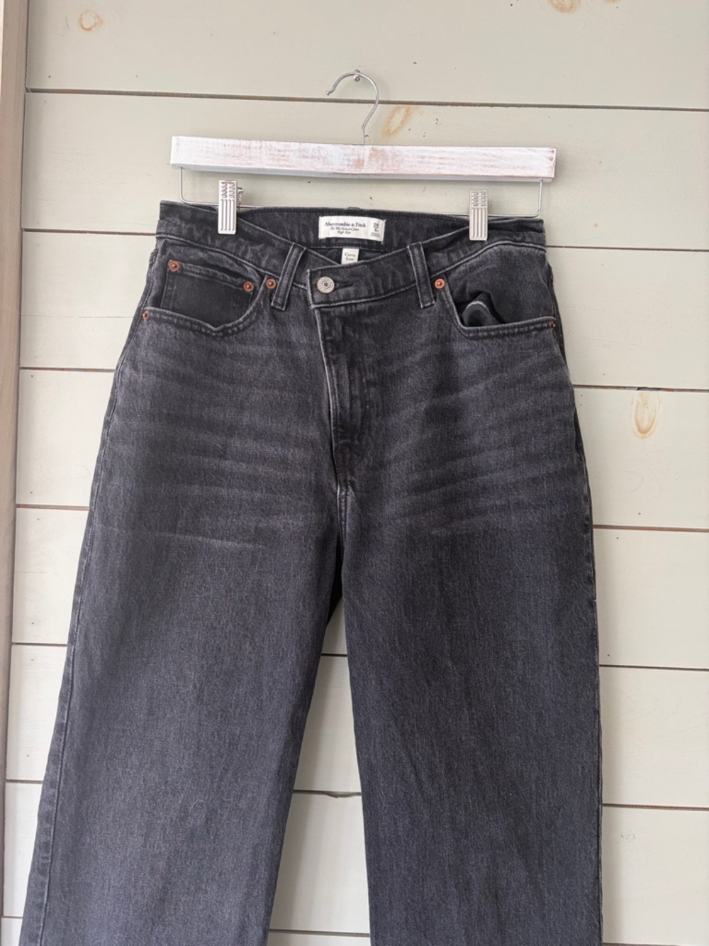 Abercrombie & Fitch Curve Love 90s Relaxed Jeans | Size 28 | High Rise - Picture 3 of 7